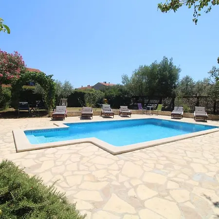 Casa vacanze Family Friendly House With A Swimming Pool Liznjan, Medulin - 20798