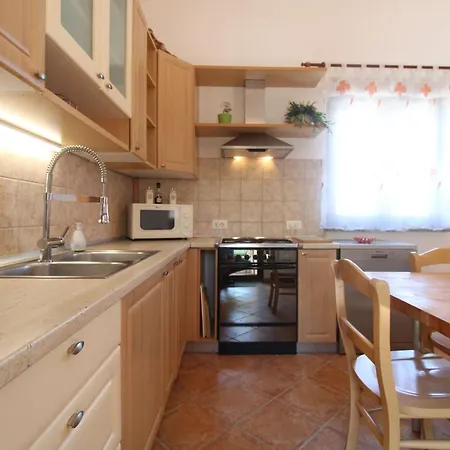 Casa vacanze Family Friendly House With A Swimming Pool Liznjan, Medulin - 20798