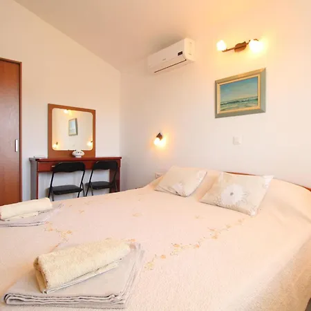 Holiday home Family Friendly House With A Swimming Pool Liznjan, Medulin - 20798